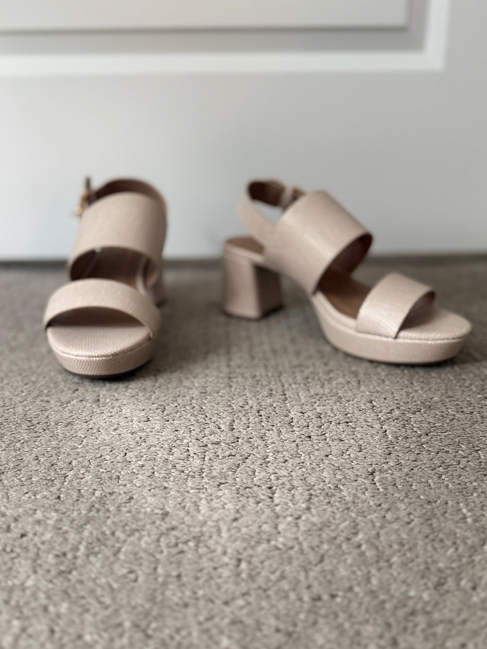 NWOT Women’s Neutral Block Heel Sandals - Beige